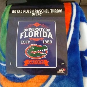 NWT Gator blanket
